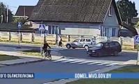 ДТП на нерегулируемом переходе: в Буда-Кошелево под колеса автомобиля попали пешеходы