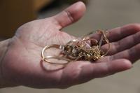 Пожилая гомельчанка обвинила зятя, что тот украл у нее украшения