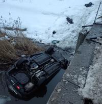 В Ельском районе автомобиль упал с моста в реку, водитель погиб